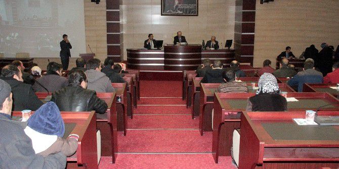 Halk Günü Toplantısında Dar Gelirli Aileler Validen Aş, İş İstedi