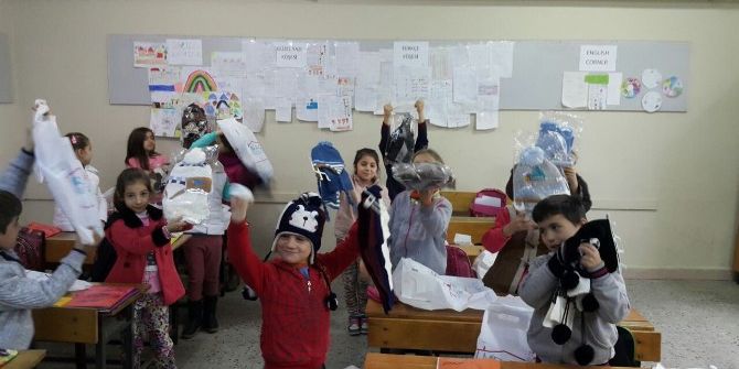 Armutlucumalılardan Öğrencileri Sevindiren Karne Hediyesi