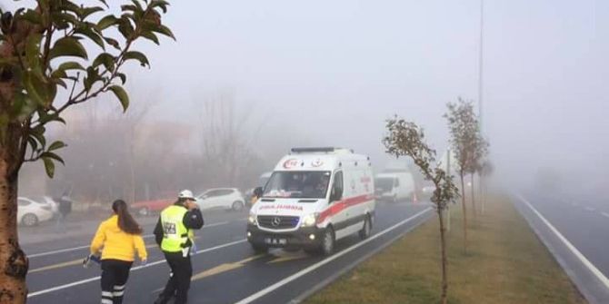 Yoğun Sis Nedeniyle 10 Araç Birbirine Girdi: 6 Yaralı