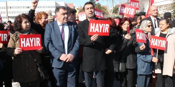 Niğde Chp ‘Ayağa Kalkıyoruz’ Sloganıyla Meydanlarda
