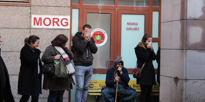 İzmir’de Vahşi Cinayete Kurban Giden Ailenin Cenazeleri Yakınları Tarafından Alındı