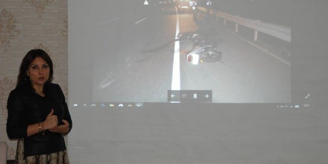 Eşinin Geçirdiği Kazadaki Soru İşaretlerini Arıyor