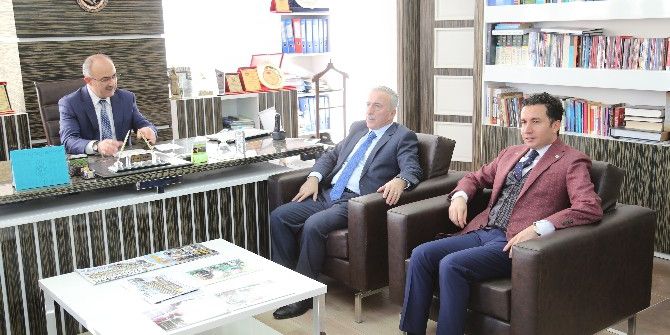 Vali Kamçı, Bünyan İlçesindeki Muhtarlarla Bir Araya Geldi