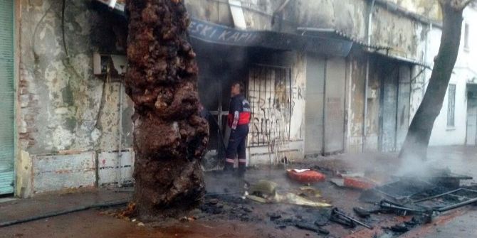 Tarihi Hamamın Yanında Korkutan Yangın