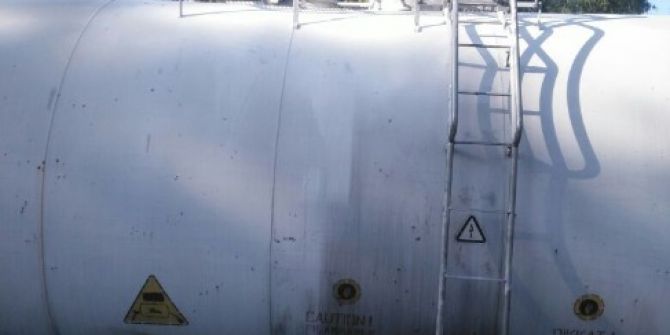 Liseli Kızlar Selfie Çekerken Elektrik Akımına Kapıldılar