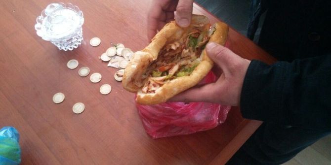 Dilencinin Parası Ekmek Arası Dönerde Çıktı