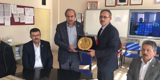 Eğitim Bir-sen Teog Sınavında Başarılı Olan Öğrencileri Ödüllendirdi