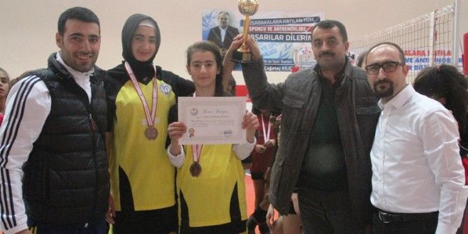 Diyarbakır’da Yıldızlar Voleybol Müsabakaları Sona Erdi