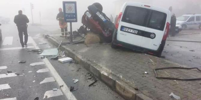 Yoğun Sis Nedeniyle 10 Araç Birbirine Girdi: 6 Yaralı