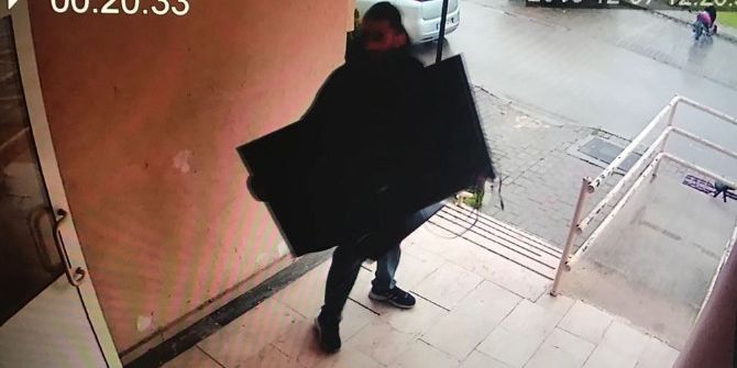 Hırsızlık Zanlıları Kameralara Takıldı