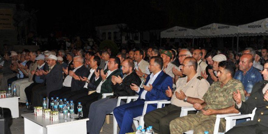 Bozüyük’te Darbe Girişimi Sırasında Hayatını Kaybedenler İçin Mevlit Okutuldu