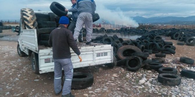 Manavgat’ta Eski Araç Lastikleri Toplanıyor