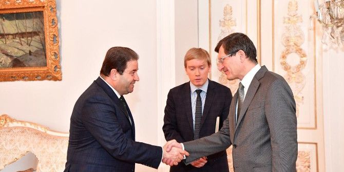 Başkan Kılıç “Karlov” İçin Karanfil Bıraktı