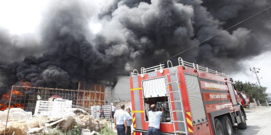 Mobilya Fabrikası Alev Alev Yandı