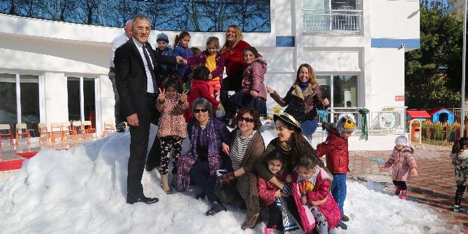 Mezitli Belediyesi, Miniklere Kar Sevinci Yaşattı