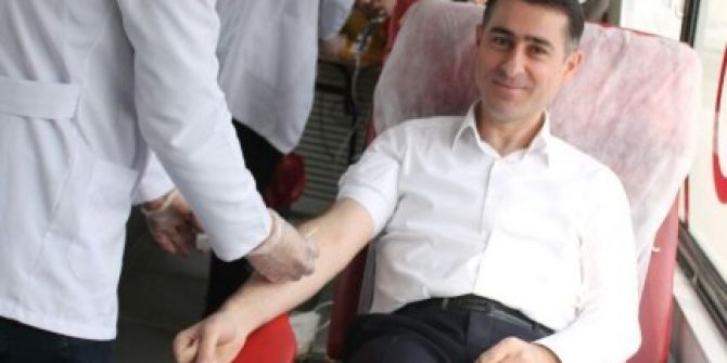 Ak Partililerden Kızılay’ın Kan Bağışına Destek