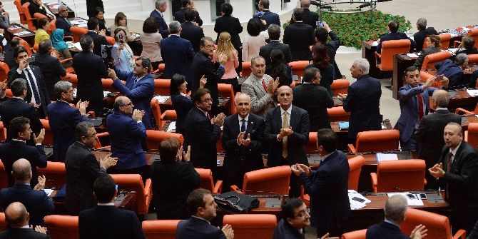 Chp’den Anayasa Değişiklik Teklifi Protestosu