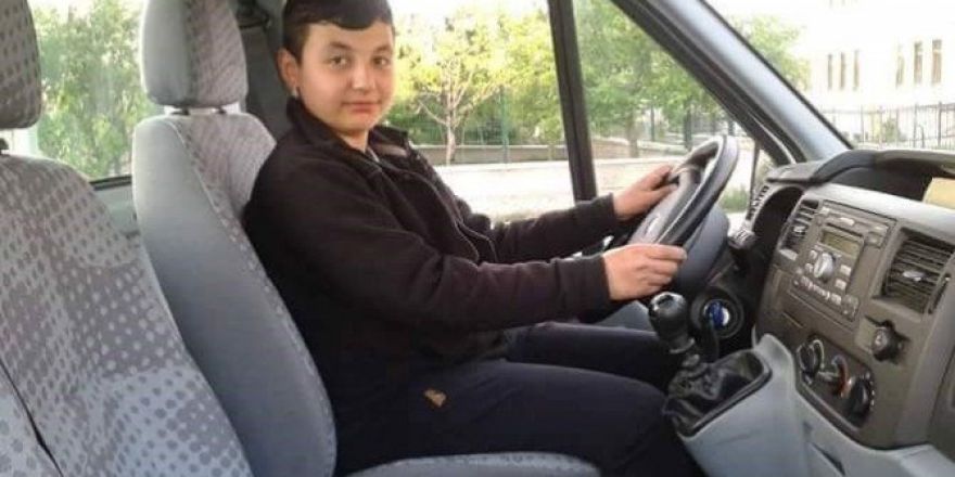 Babasının Silahıyla Oynarken Kendisini Vurdu