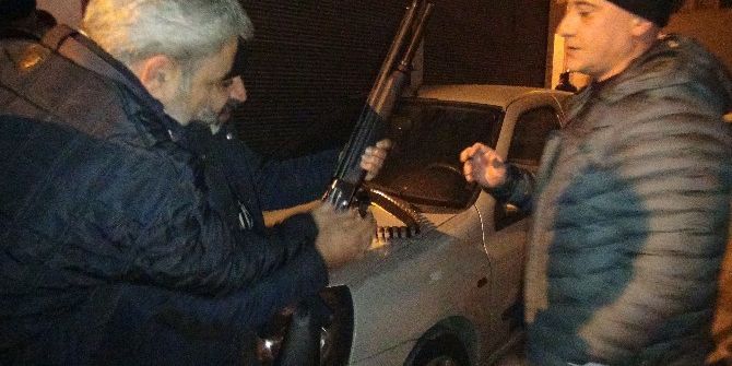 Altın Tamircisi, 2 Komşusunu Rehin Aldı