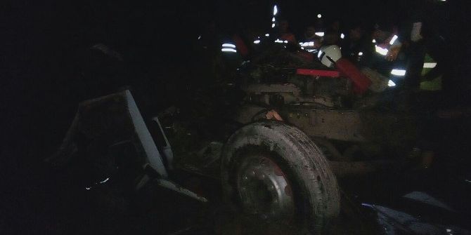 Otobüsle Tır Çarpıştı: 1 Ölü 15 Yaralı