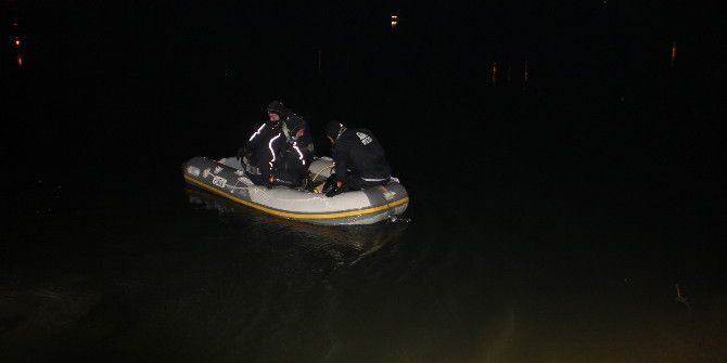 Buz Tutan Barajda Kayboldu