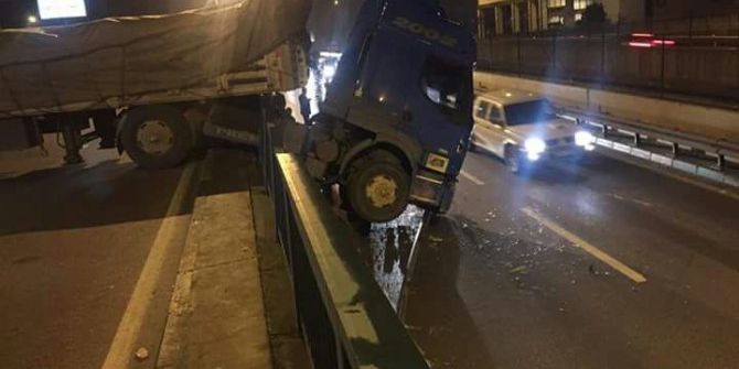 Bursa’da Sürücüsüz Tır Korku Dolu Dakikalar Yaşattı