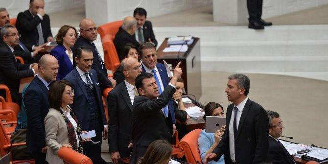 Ak Parti İle Chp Milletvekilleri Arasında Gerginlik