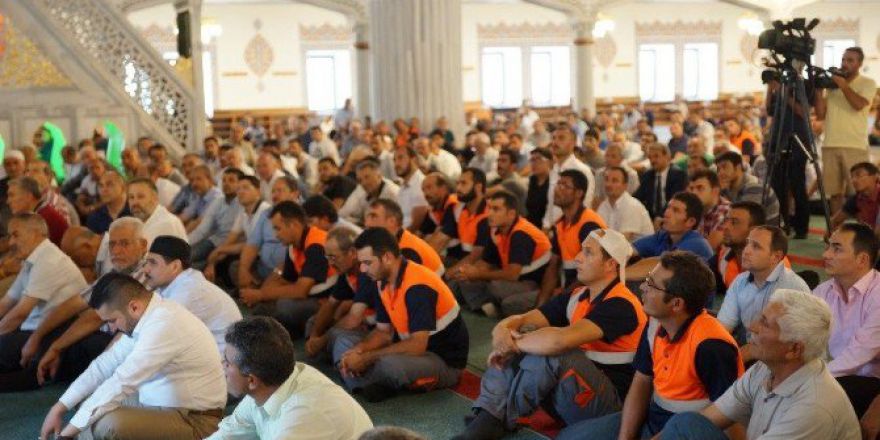 Şehitler İçin Eller Semaya Kalktı