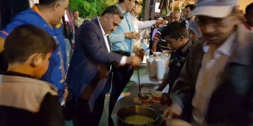 Develi’de Demokrasi Nöbetinde Vatandaşa Çorba Dağıtıldı