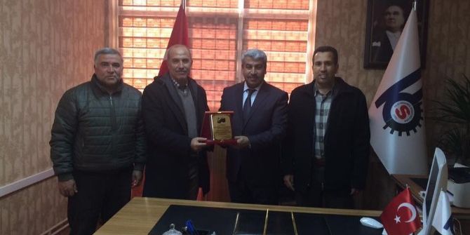 Eryılmaz’a Plaket