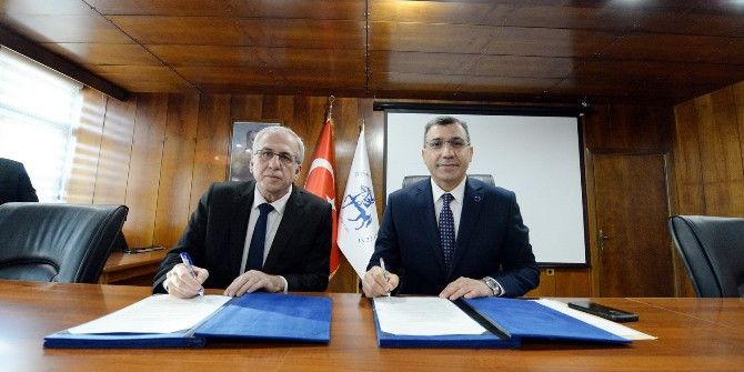 Nevvar Salih İşgören Vakfından 100 Üniversite Öğrencisine Burs