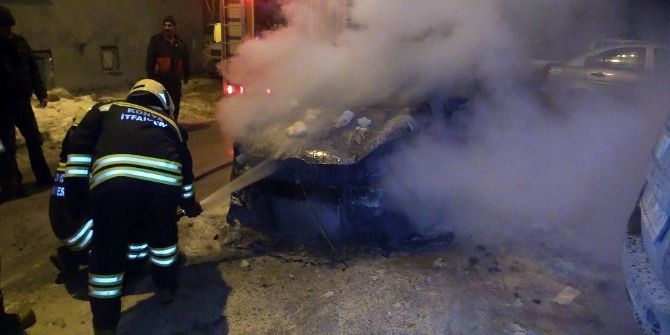 Park Halindeki Otomobilde Yangın