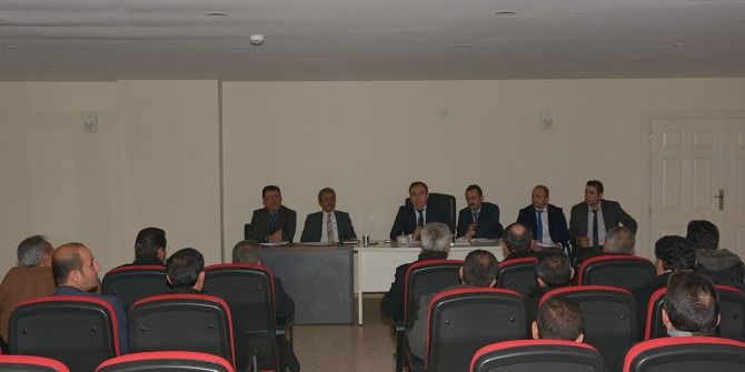 Başkan Vekili Akgül Muhtarlarla Bir Araya Geldi