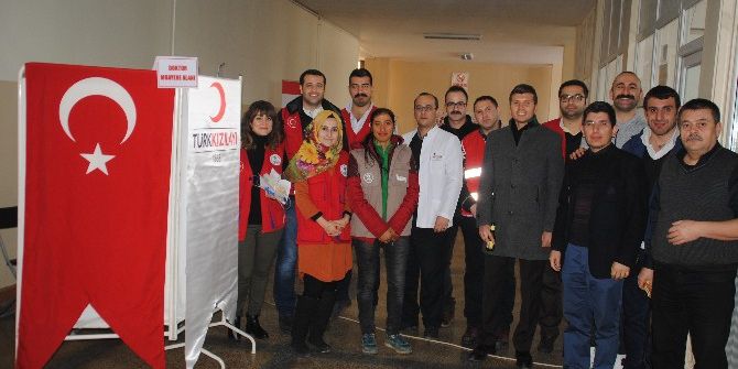 Aydınlı Gençlerden Kızılay’ın Azalan Kan Stoklarına Destek