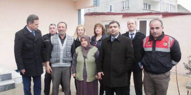 Kaymakam Kızıltoprak Şehit Ailelerine Ziyaretlerini Sürdürüyor