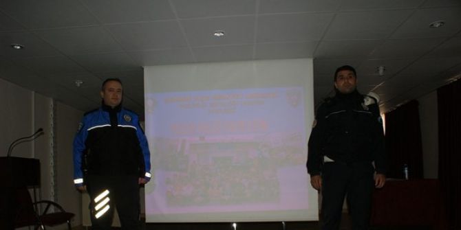 Çermik’te Polisler Meslekleri Hakkında Öğrencileri Bilgilendirdi