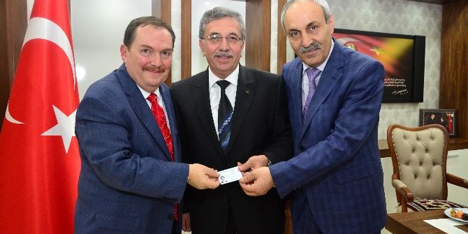 Başkan Çetin, Yeni Kimliğini Aldı