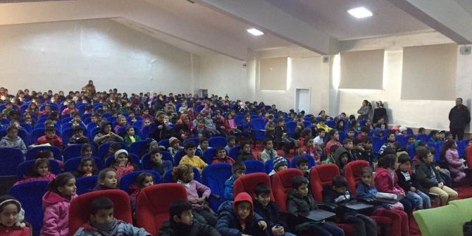 Gercüş’te Öğrencilere Yönelik Tiyatro Oyunu Sahnelendi