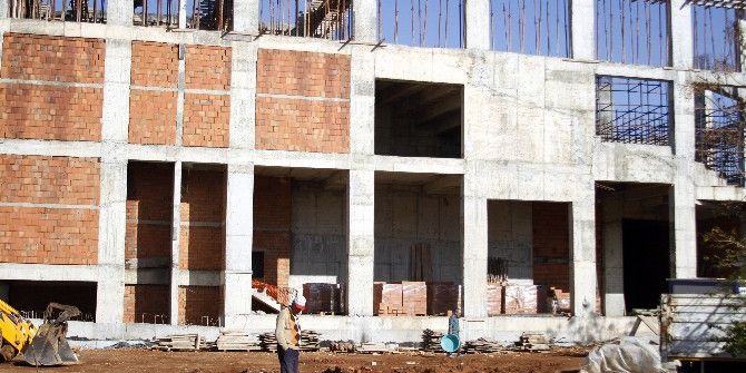 Antalya’da Çöken İnşaatta Çalışmalara Ara Verildi