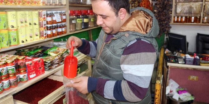 Ağrı’da Aktarlara Yoğun İlgi