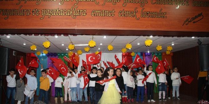 Sınıf Gecesinde Öğrenciler Doyasıya Eğlendi