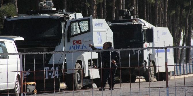 Yangın Çıkan Cezaevinde Toma’lar Bekliyor