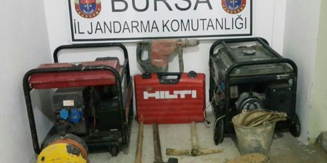 Define Ararken Yakalandılar