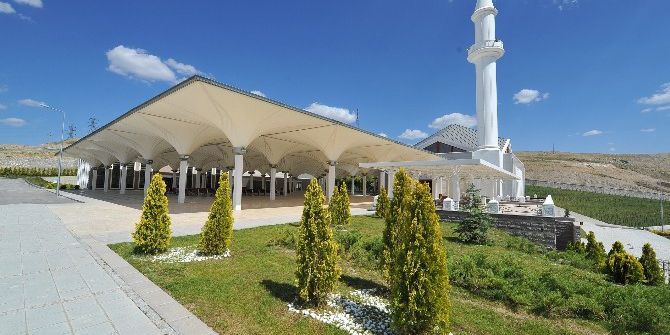 Ortaköy Mezarlığı’na İlgi Artıyor