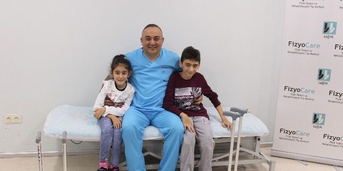 Beyin Felçli İki Kardeş İlk Adımlarını Attı