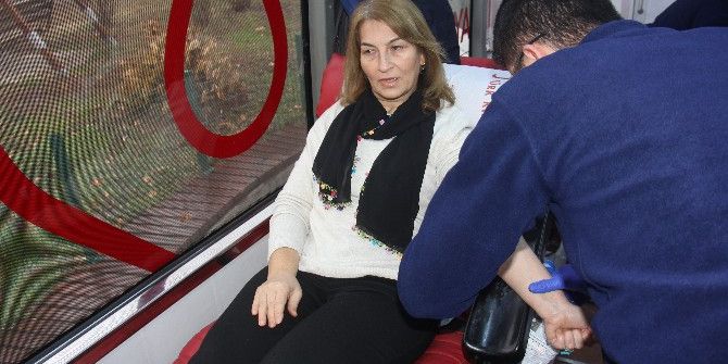 Artvin Ak Parti Kadın Kolları’ndan Kan Bağışı Kampanyası