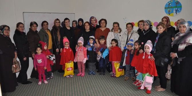 Kur’an Kursu Öğrencilerine Hediye