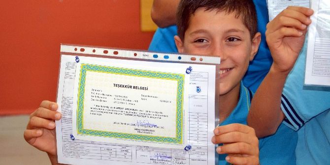 Antalya’da 440 Bin Öğrenci Yi Karne Heyecanı Sardı