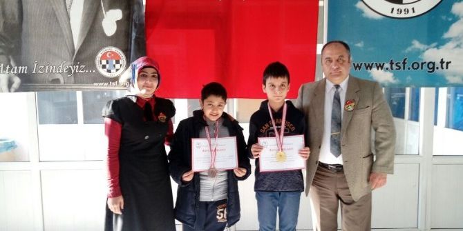 Çamlıca Okulları Öğrencileri Satranç Turnuvasından Derece İle Döndü