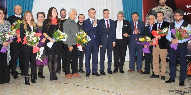 Türkü Ve Şiirlerle 15 Temmuz Şehitlerini Andılar